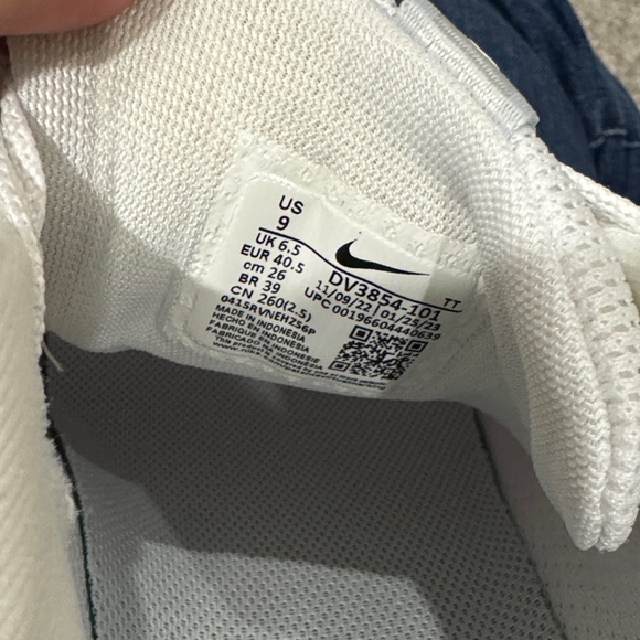 Women's Nike Pegasus 40 White Mesh Sneakers - Picture 4 of 4